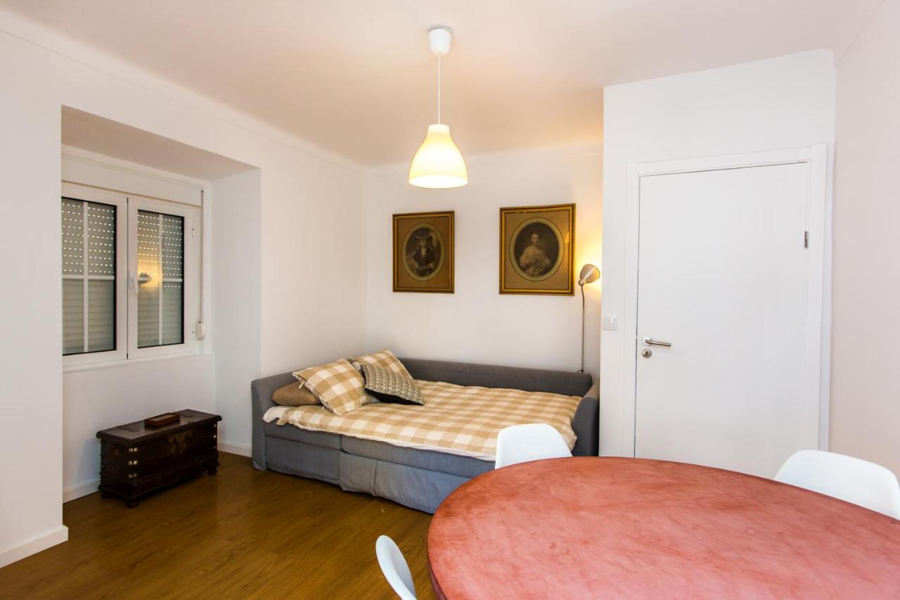 Belem! Charming 2 Bedroom W Terrace, Wifi & Free Street Parking Lisboa