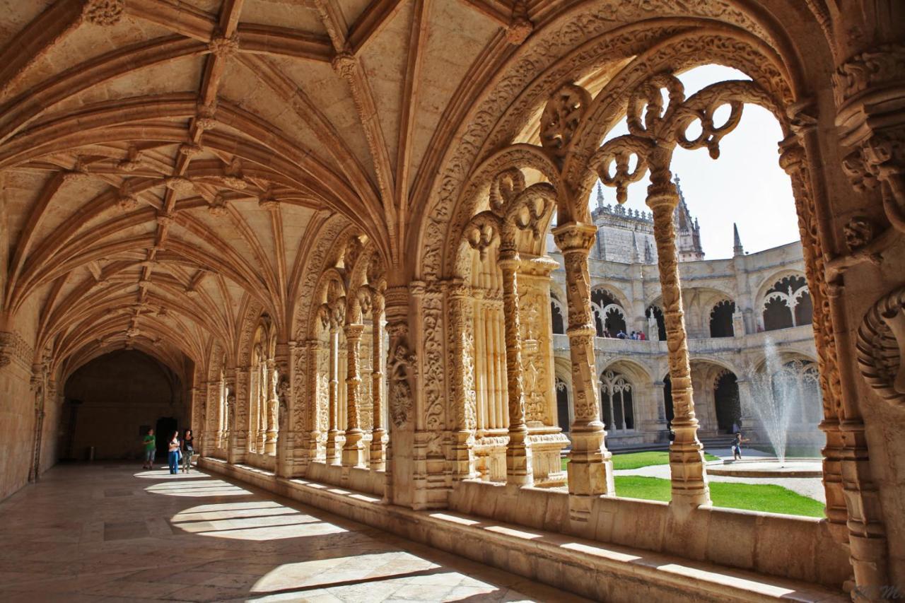 Belem! Charming 2 Bedroom W Terrace, Wifi & Free Street Parking * Lisboa
