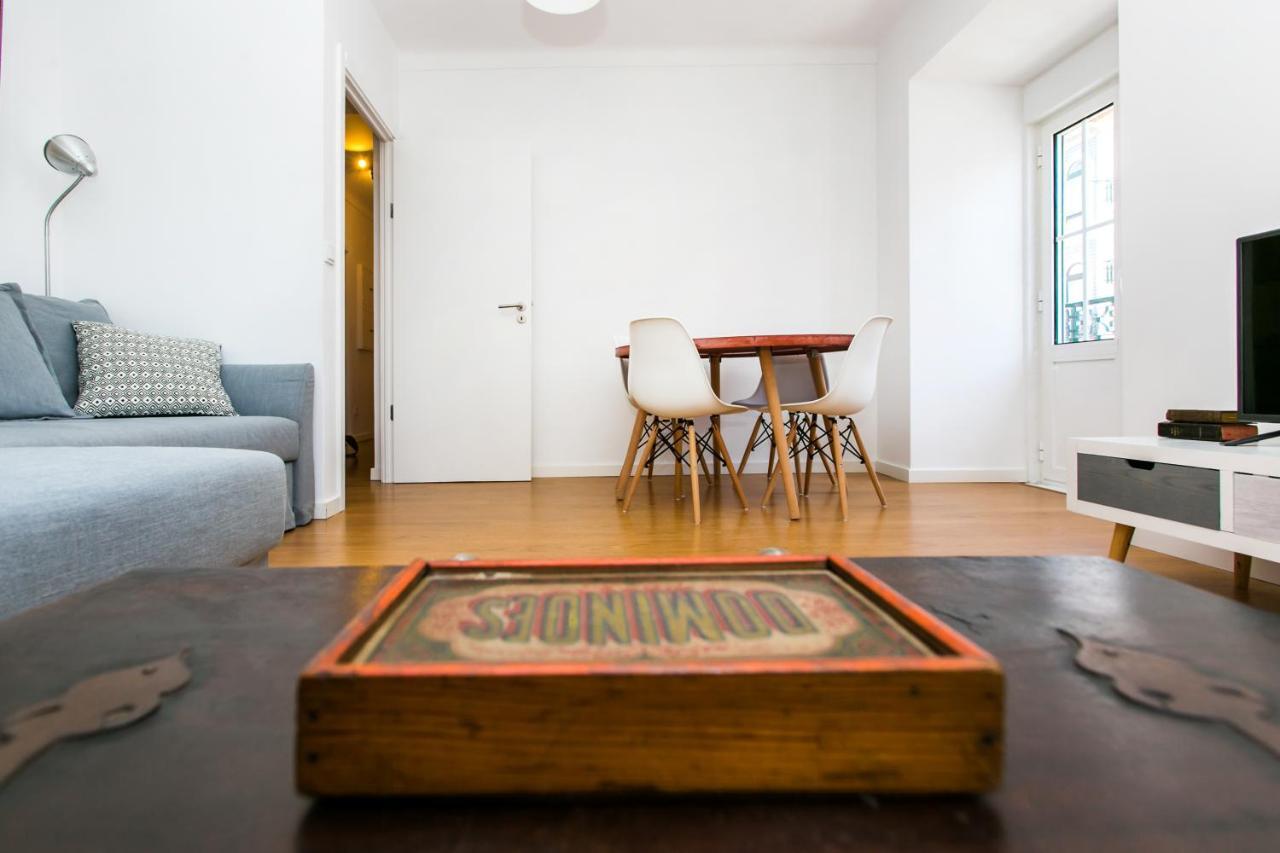 Belem! Charming 2 Bedroom W Terrace, Wifi & Free Street Parking Apartamento *