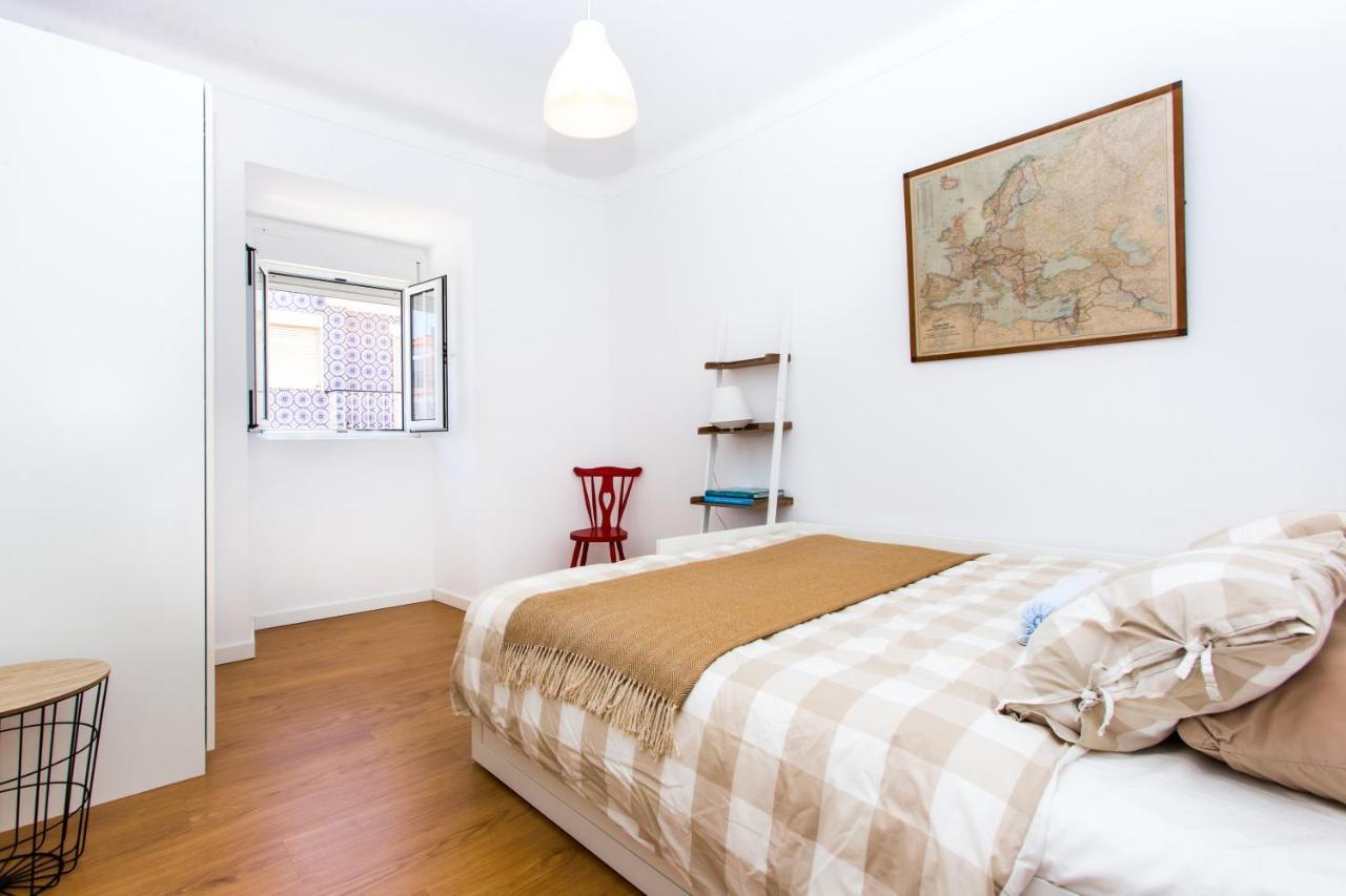 Belem! Charming 2 Bedroom W Terrace, Wifi & Free Street Parking * Lisboa