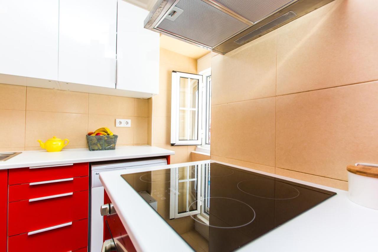 Apartamento Belem! Charming 2 Bedroom W Terrace, Wifi & Free Street Parking Lisboa