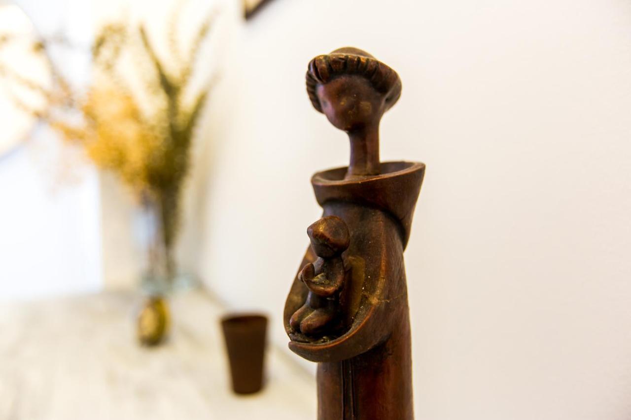 Belem! Charming 2 Bedroom W Terrace, Wifi & Free Street Parking Lisboa