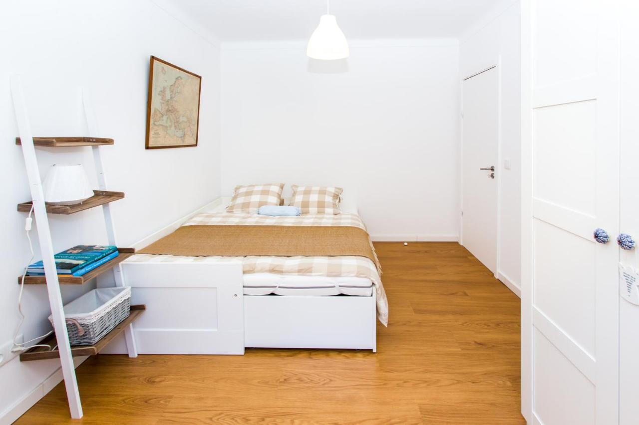 Apartamento Belem! Charming 2 Bedroom W Terrace, Wifi & Free Street Parking Lisboa