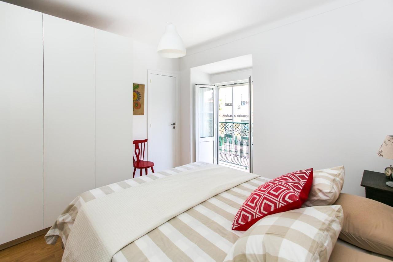 Belem! Charming 2 Bedroom W Terrace, Wifi & Free Street Parking Lisboa