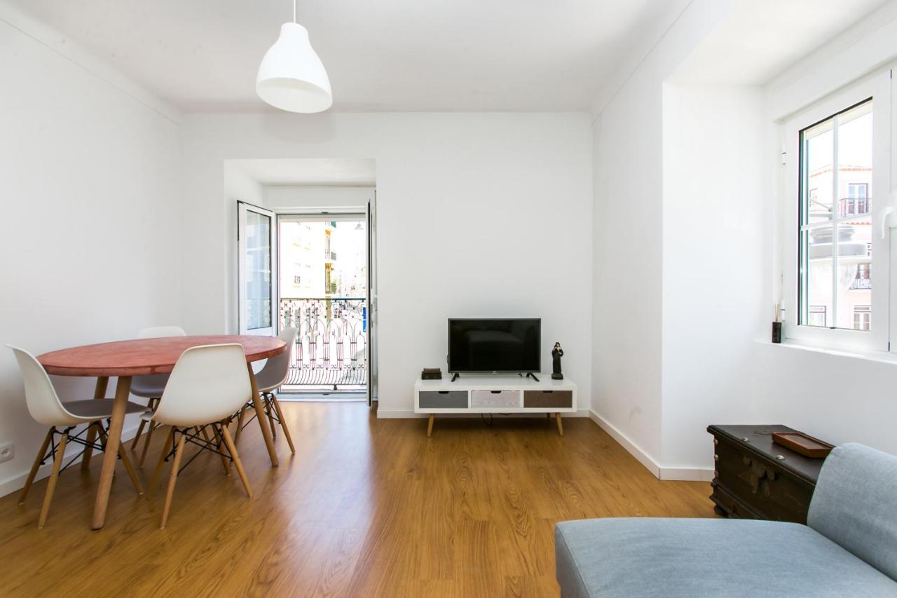 Apartamento Belem! Charming 2 Bedroom W Terrace, Wifi & Free Street Parking Lisboa