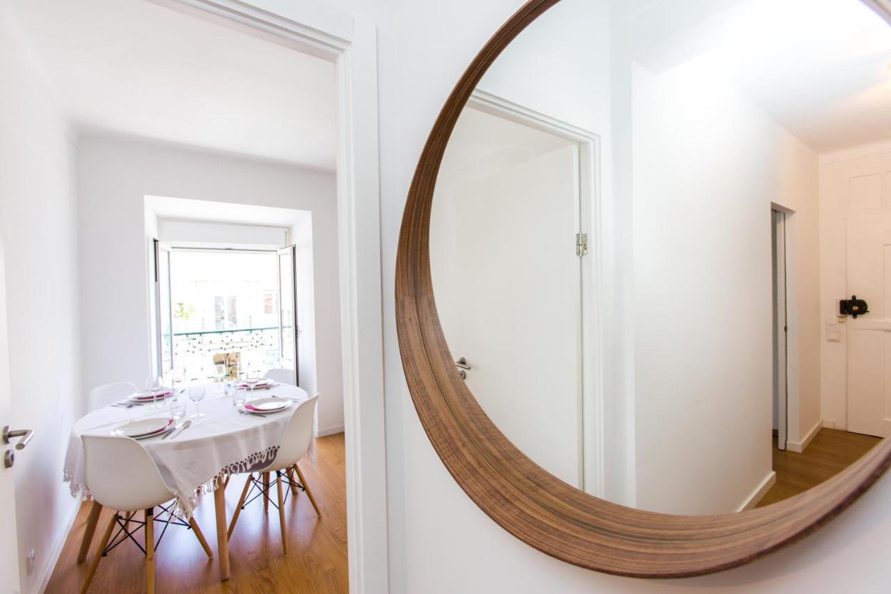 Belem! Charming 2 Bedroom W Terrace, Wifi & Free Street Parking * Lisboa