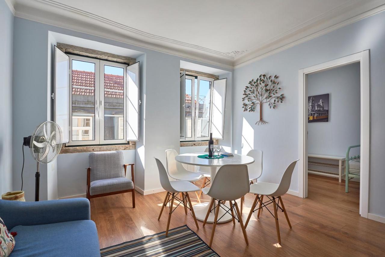 Elegant Riverview In Historical Apartment Lisbon