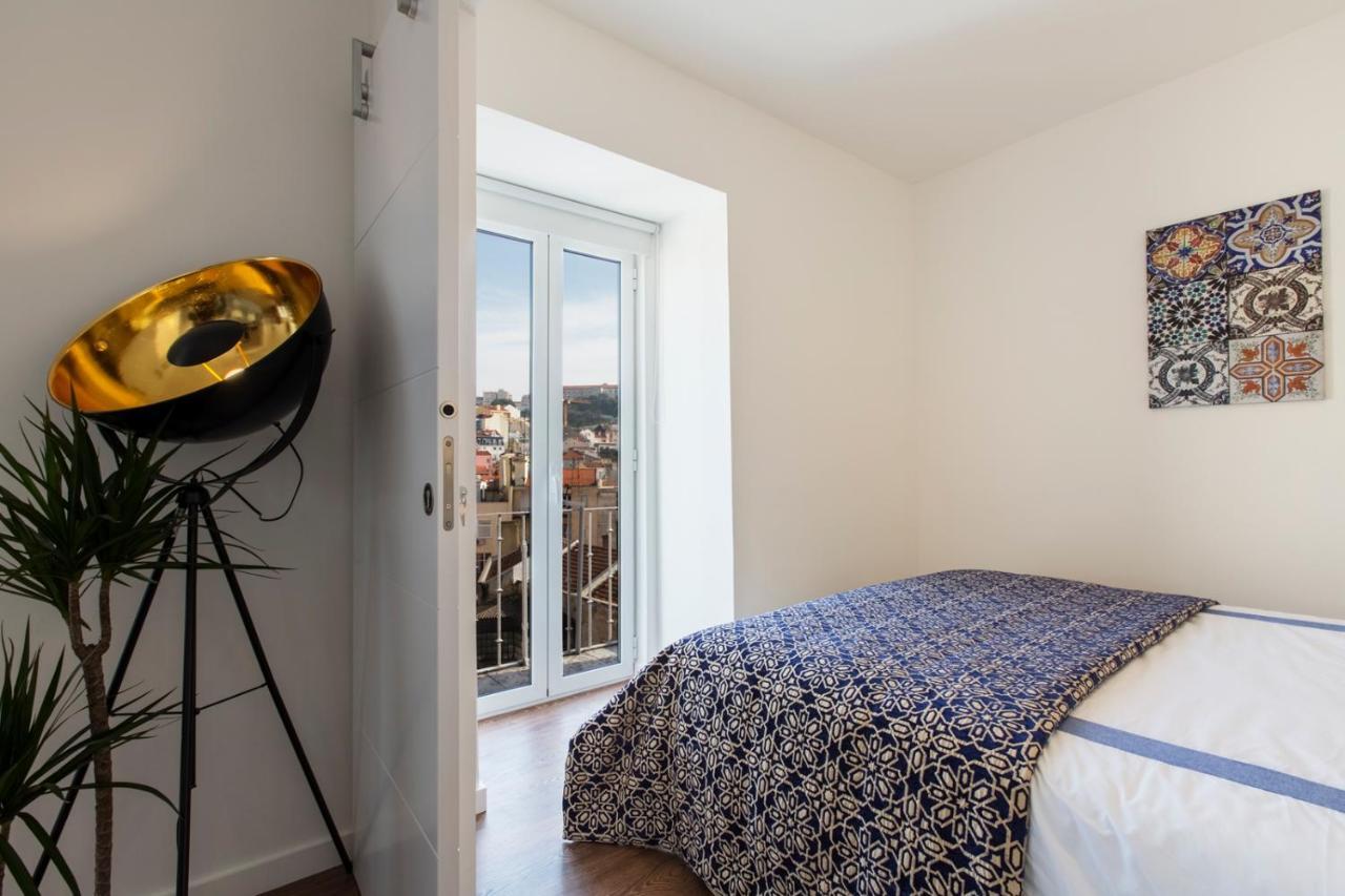 Amazing Downtown With Small Balcony With View Over The Castle Appartement *