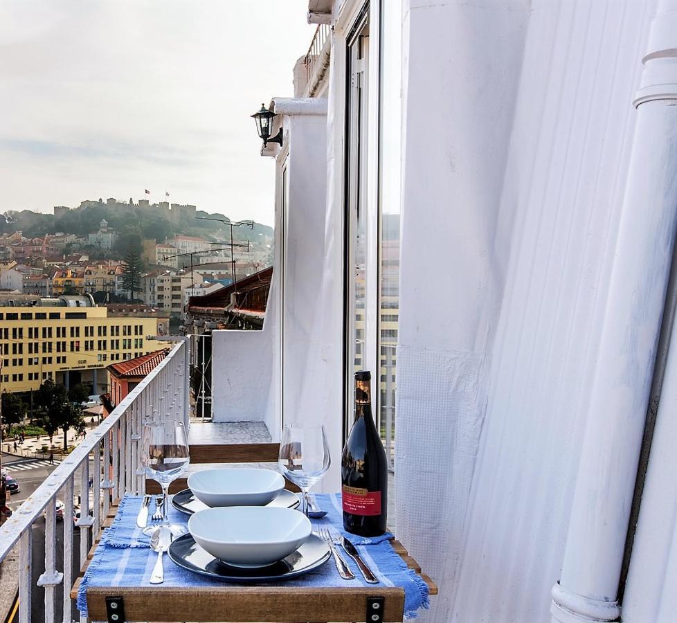 Amazing Downtown With Small Balcony With View Over The Castle Appartement Lissabon