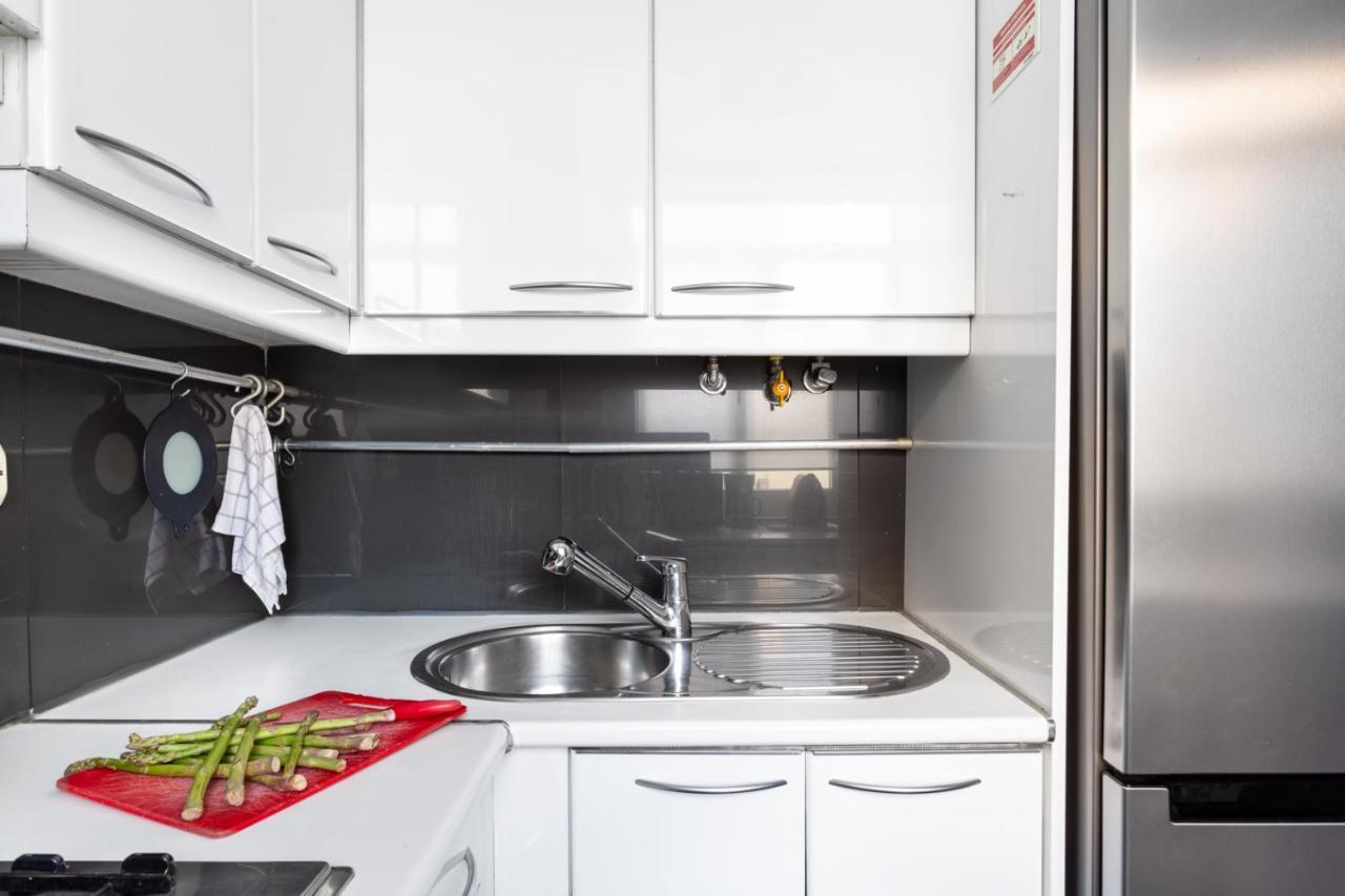 Joivy Bold And Colourful 1-bed Flat At The Heart Of Chiado, Nearby Carmo Convent * Lisbon