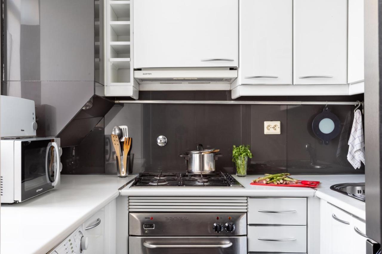 Joivy Bold And Colourful 1-bed Flat At The Heart Of Chiado, Nearby Carmo Convent * Lisbon