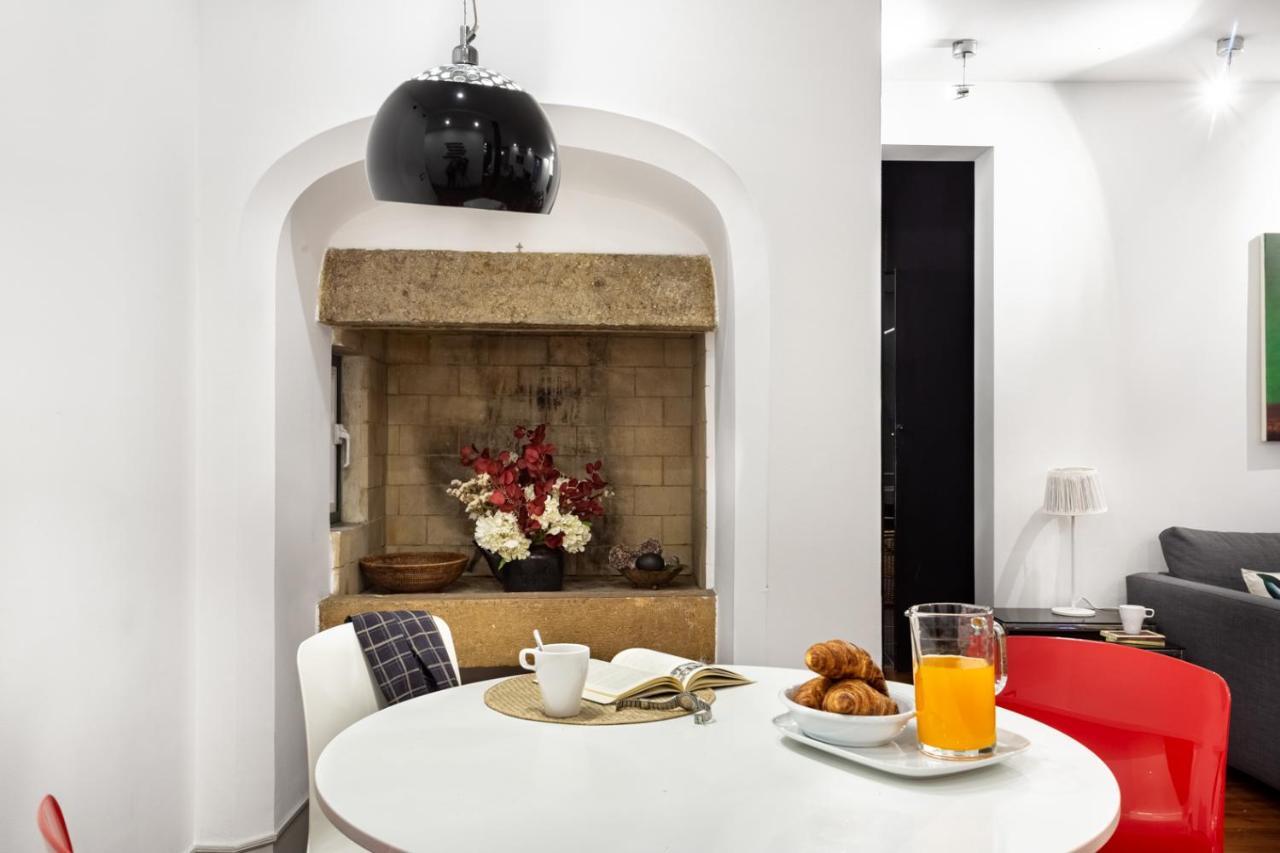 Joivy Bold And Colourful 1-bed Flat At The Heart Of Chiado, Nearby Carmo Convent *