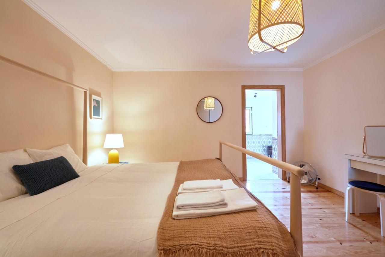 Renovated And Spacious Duplex With Patio, By Timecooler Lisboa