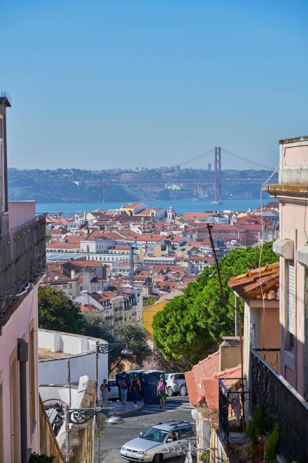 Aesthetic Riverview In Historical * Lisbon