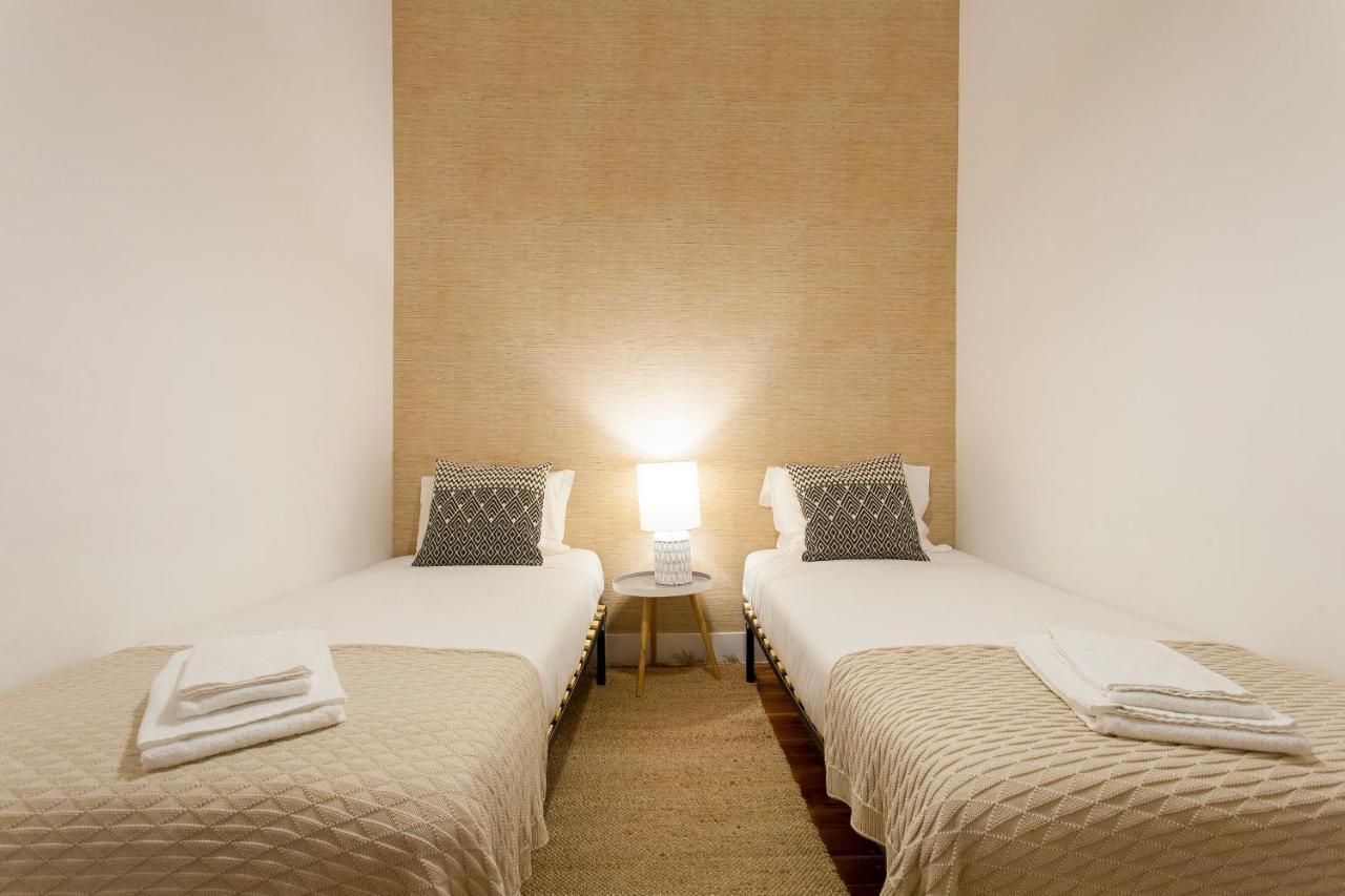 Apartment Downtown Correeiros *