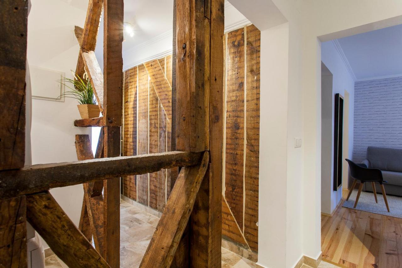 Apartment Downtown Correeiros *