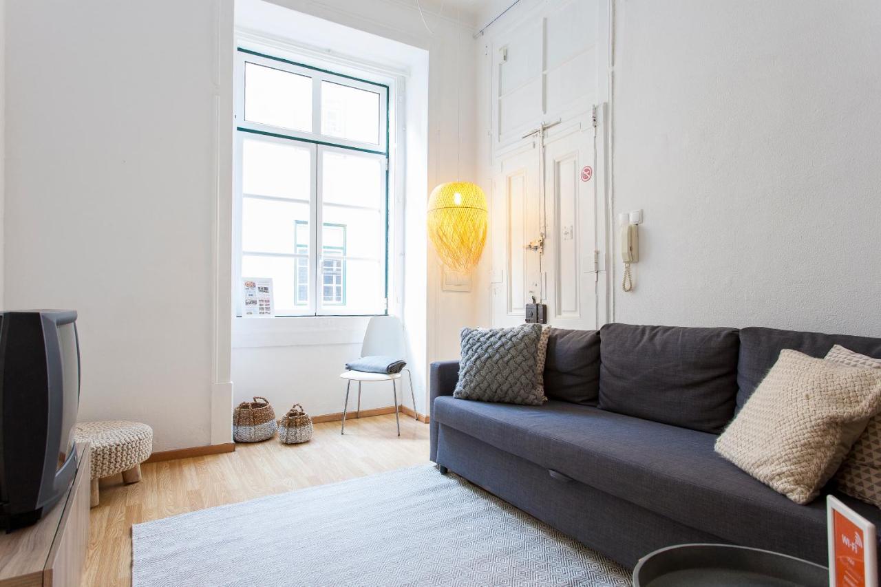 Apartment Downtown Correeiros *