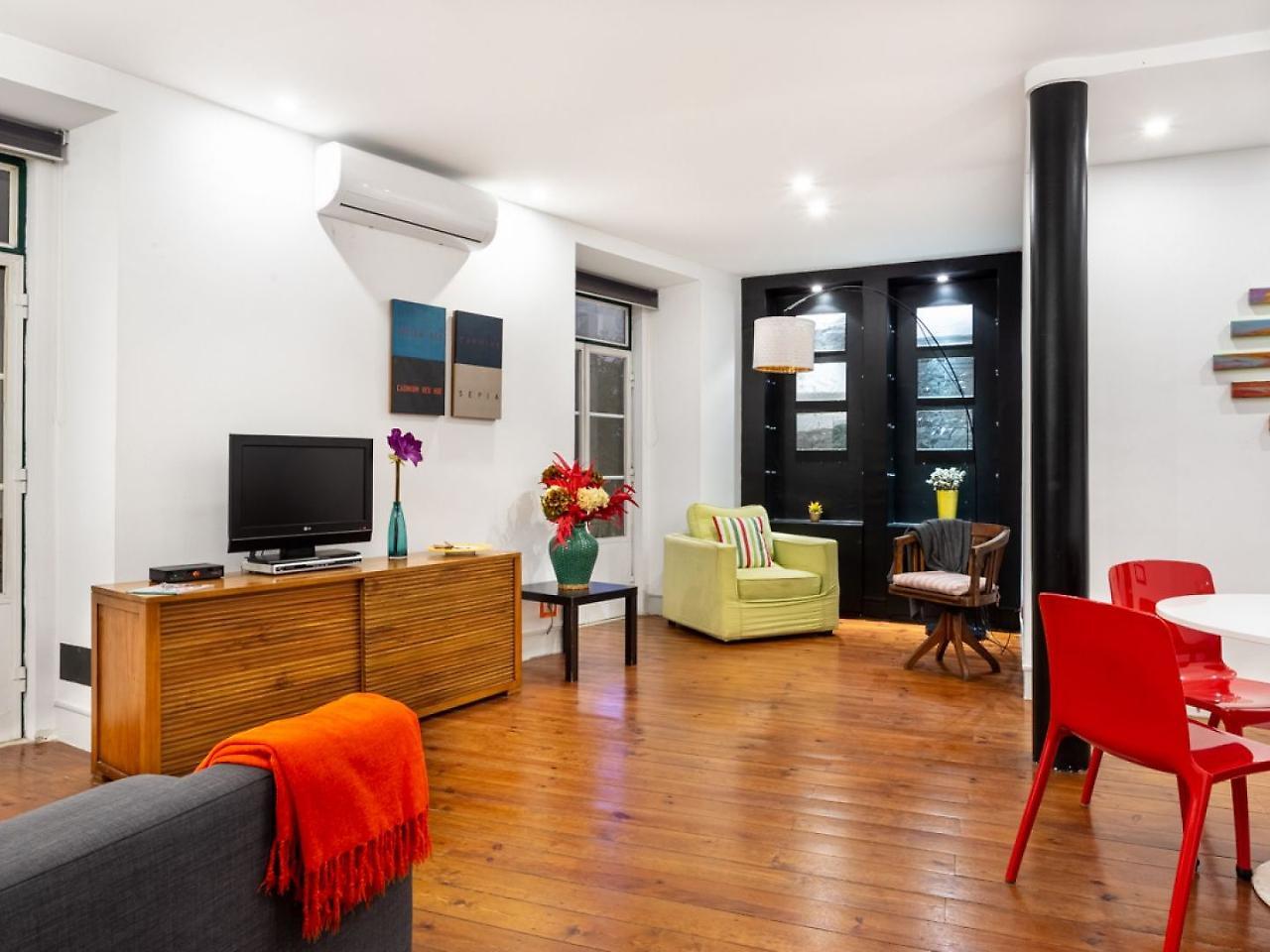 Joivy Bold And Colourful 1-bed Flat At The Heart Of Chiado, Nearby Carmo Convent Apartment Lisbon