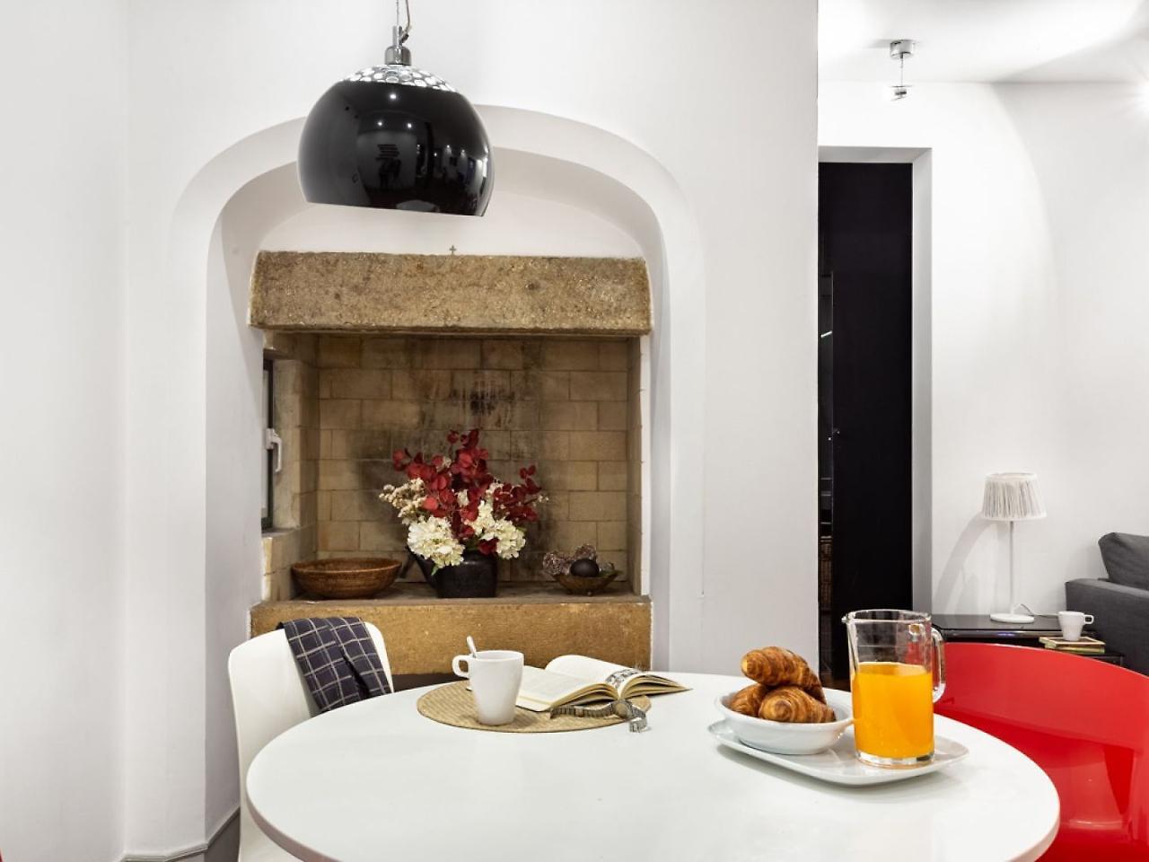 Joivy Bold And Colourful 1-bed Flat At The Heart Of Chiado, Nearby Carmo Convent Apartment