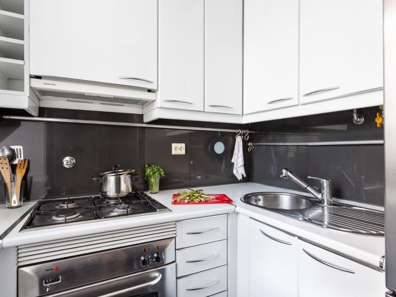 Joivy Bold And Colourful 1-bed Flat At The Heart Of Chiado, Nearby Carmo Convent