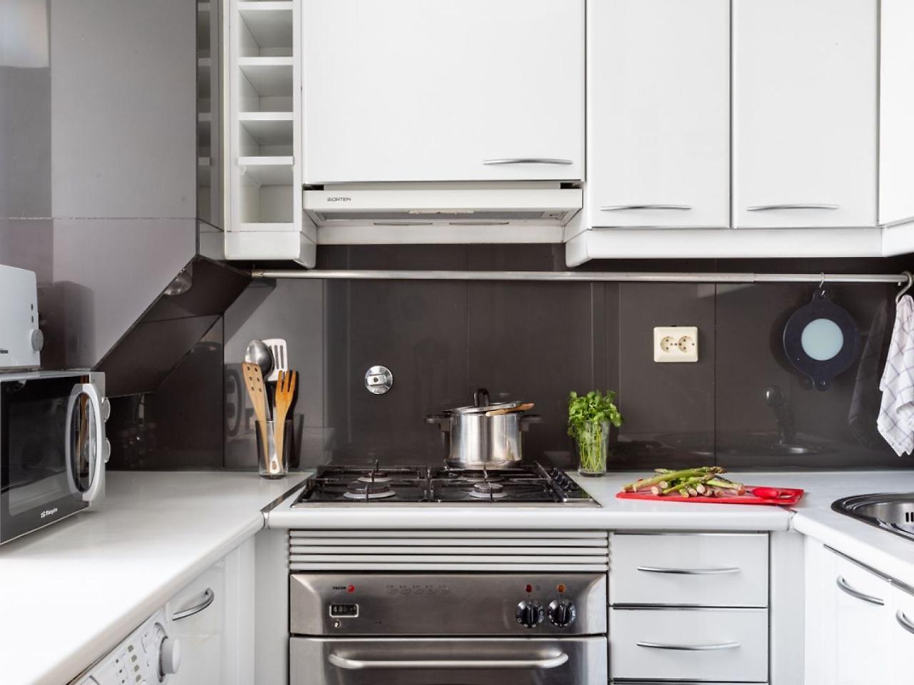 Joivy Bold And Colourful 1-bed Flat At The Heart Of Chiado, Nearby Carmo Convent * Lisbon