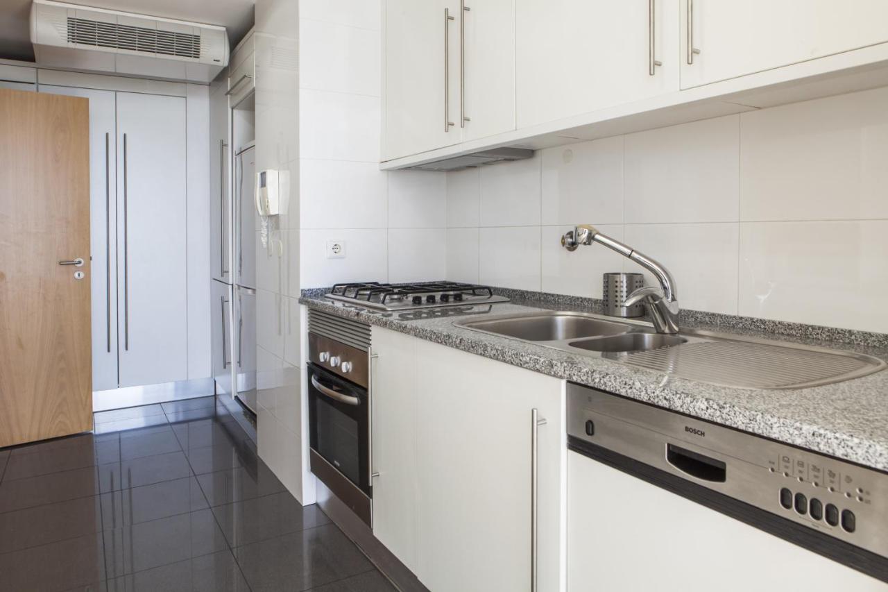 Rent4rest Parque Nacoes 17th Floor River View Appartement Lissabon