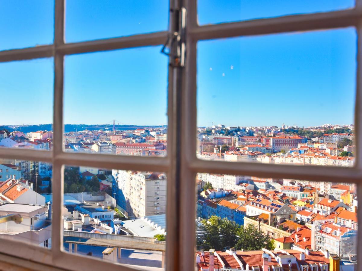 Private View Over * Lisbon