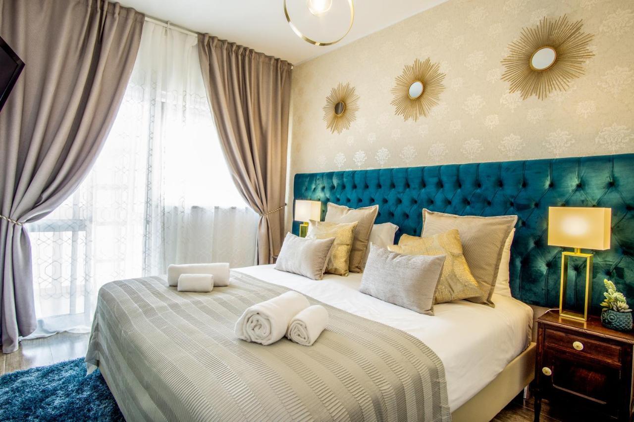 Gaze Out At The In A Retro-chic Getaway Appartement Lissabon