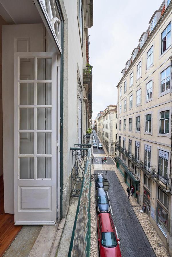 Spacious In The Perfect Location, By Timecooler Apartment