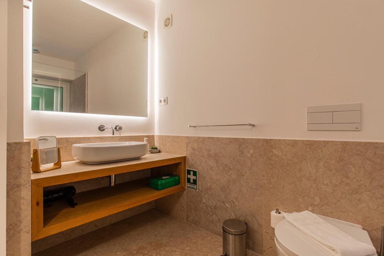 Upscale&modern 2bdr *