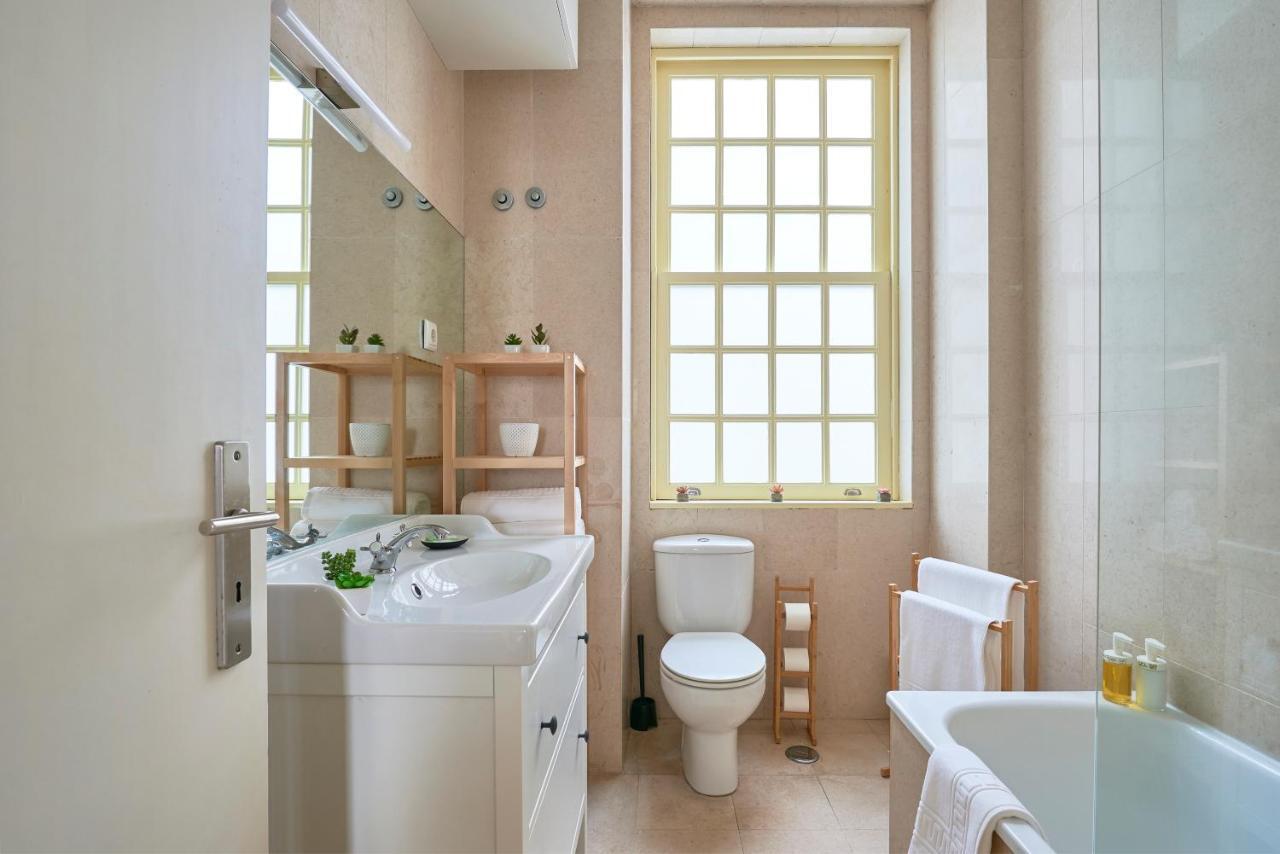 Spacious In The Perfect Location, By Timecooler * Lissabon
