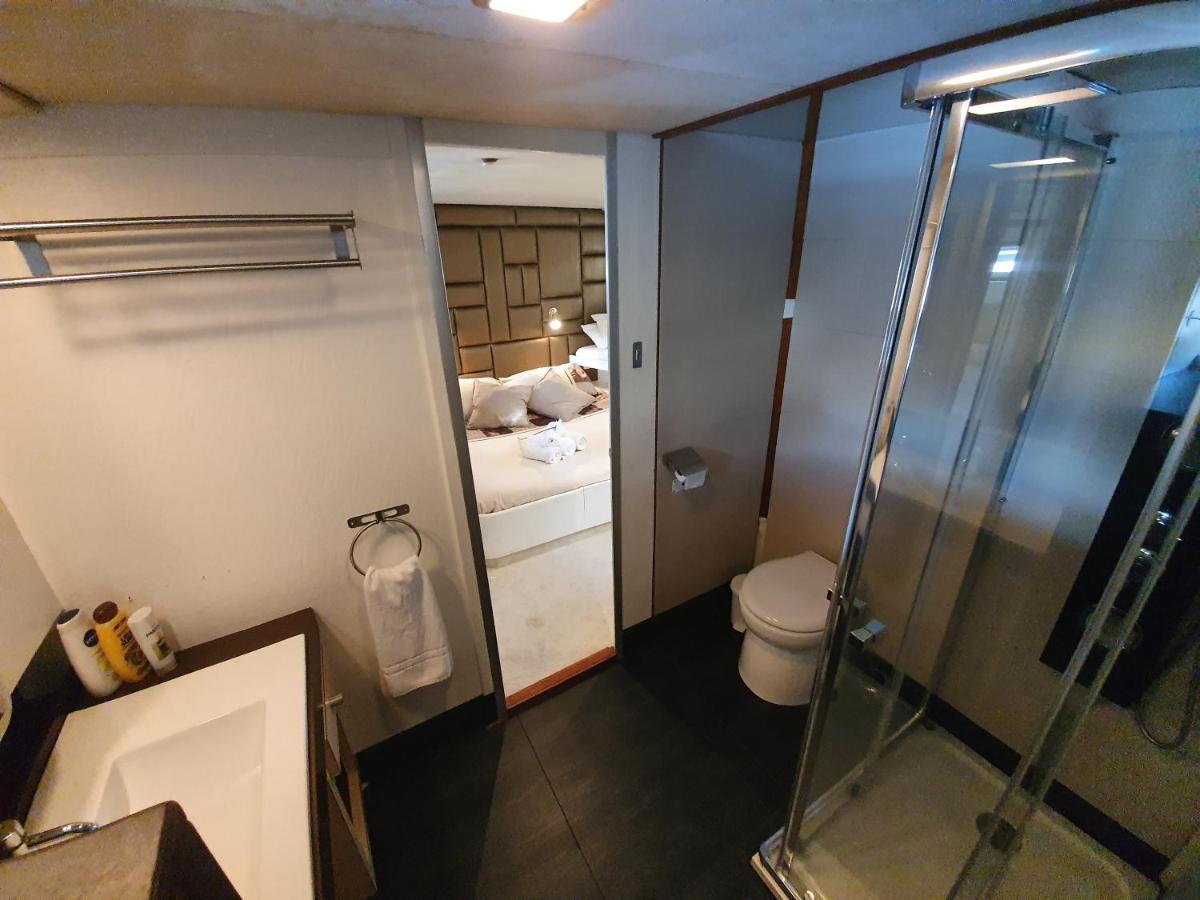 Sea Suites - Boat
