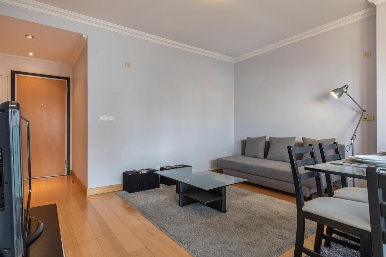 Lovelystay - Modern In Anjos Apartment *