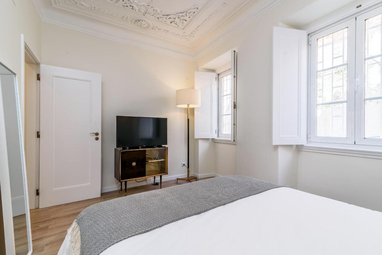 Guestready - Elegant With Private Terrace In Martires Da Patria * Lissabon