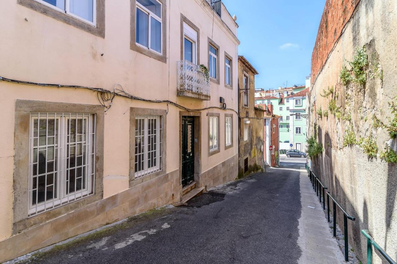 Guestready - Elegant With Private Terrace In Martires Da Patria Lissabon