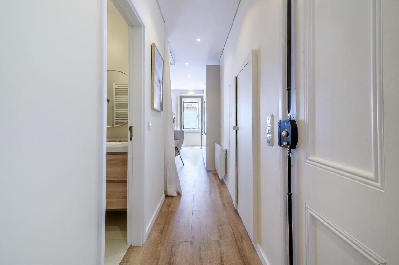 Guestready - Elegant With Private Terrace In Martires Da Patria Lissabon