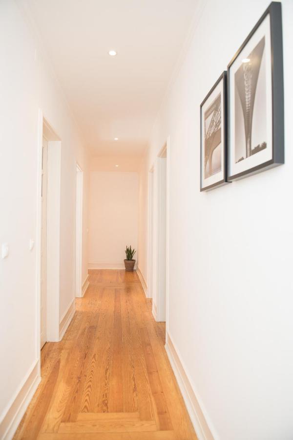 Flattered To Be In Apartamento