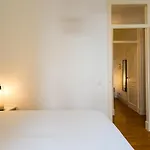 Lovelystay - Cozy 3Bdr Apartment In Estrela