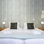 Cozy Avenida Guesthouse