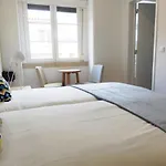 Cozy Avenida Guesthouse