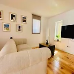 New Amazing Cozy House In The Heart Lisbon