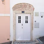 Classic Lisbon Homes: Bright & Central In Belem