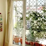 Chambre Avec Salle De Bain Privee Et Balcon Vegetal A Lisbonne Amoreiras