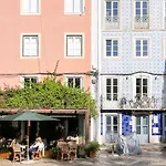 Cozy Flat With Bright Balcony Trendiest Neighborhood!