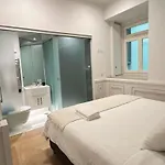 Suite In Shared House In Downtown Lisbon