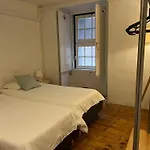 Alface Hall Hostel & Bar