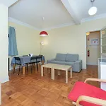 HOUZE_Central Lisbon, 4 rooms flat w/ Zoo view