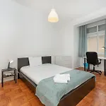HOUZE_Central Lisbon, 4 rooms flat w/ Zoo view