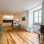 Sunshine House - Exclusive Apartment - Home By The Castle