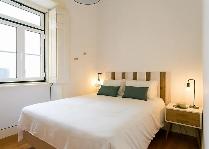 Lovelystay - Cozy 3Bdr Apartment In Estrela